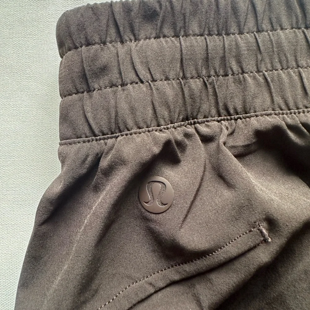 Lululemon swift mid rise Wide-Leg Pants. Brown. Size 0